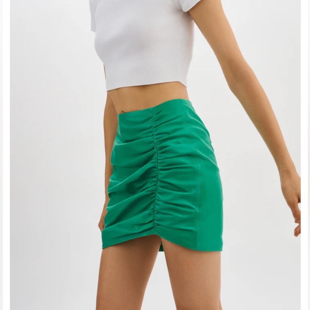LAMARQUE  lamb leather Green Ruched Mini Skirt size 2